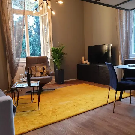 Sea Promenade - Center Apartment